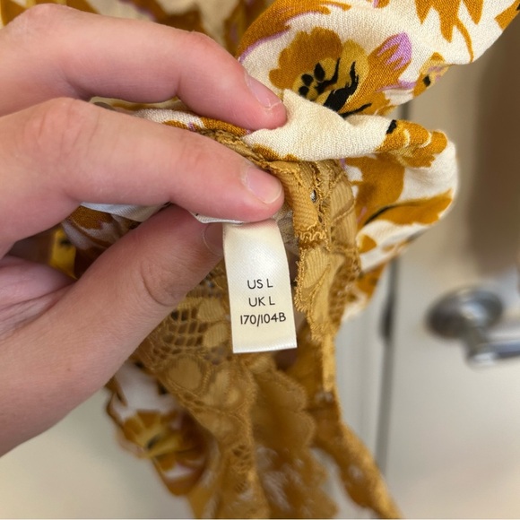 Free People Intimately Blooming Borders Bodysuit White Large Ruffle Bell Sleeves - Picture 9 of 14